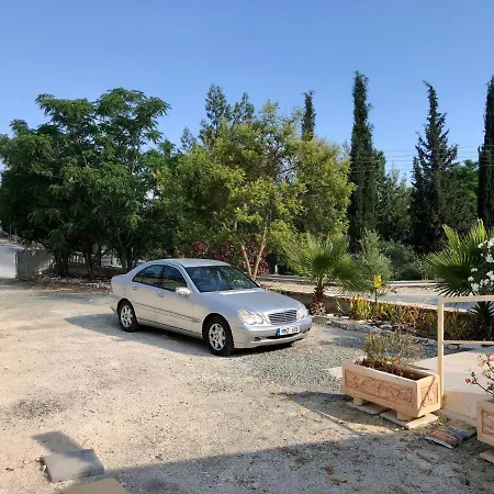 Kato Drys Bungalow House בית נופש *