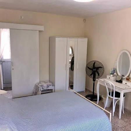 Kato Drys Bungalow House בית נופש